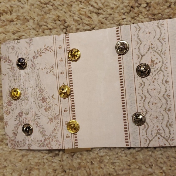 Lapel pin #10 - Picture 2 of 2